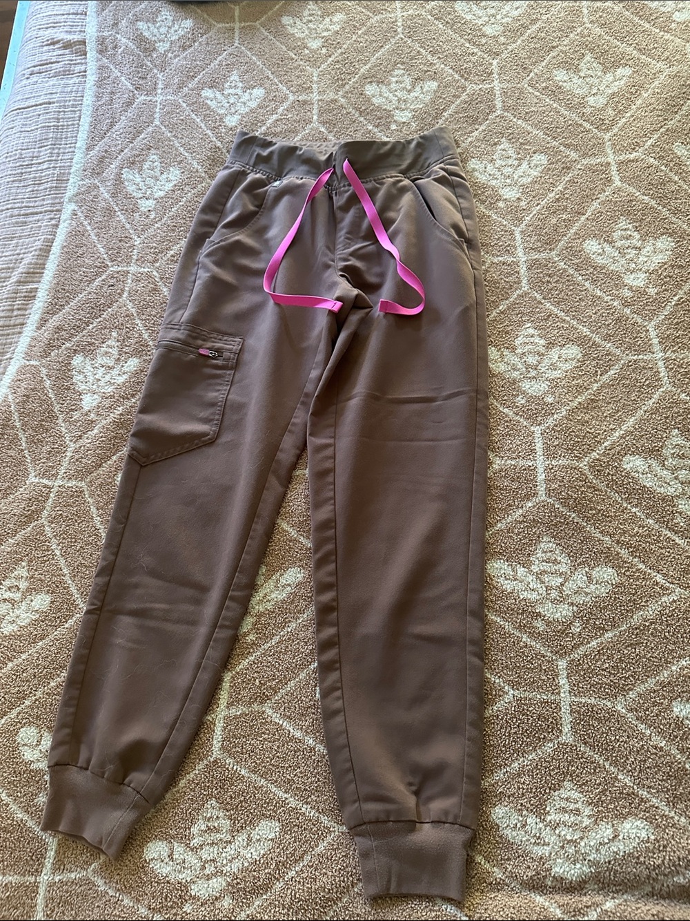 Women’s Figs Zamora Jogger Scrub Pants in Smokey Taupe Xxsp